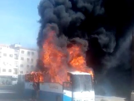 سطات.. احتراق حافلة للنقل العمومي بالمحطة الطرقية يستنفر السلطات