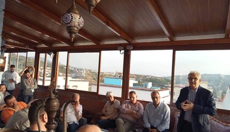 لخبطة…رئيس بلدية الشاون عن البيجيدي يلتحق بالإستقلال وأعضاء الميزان يثورون في وجه بركة