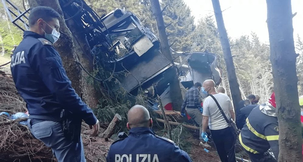 مصرع 13 قتيلا في حادثة سقوط تلفريك بشمال ايطاليا