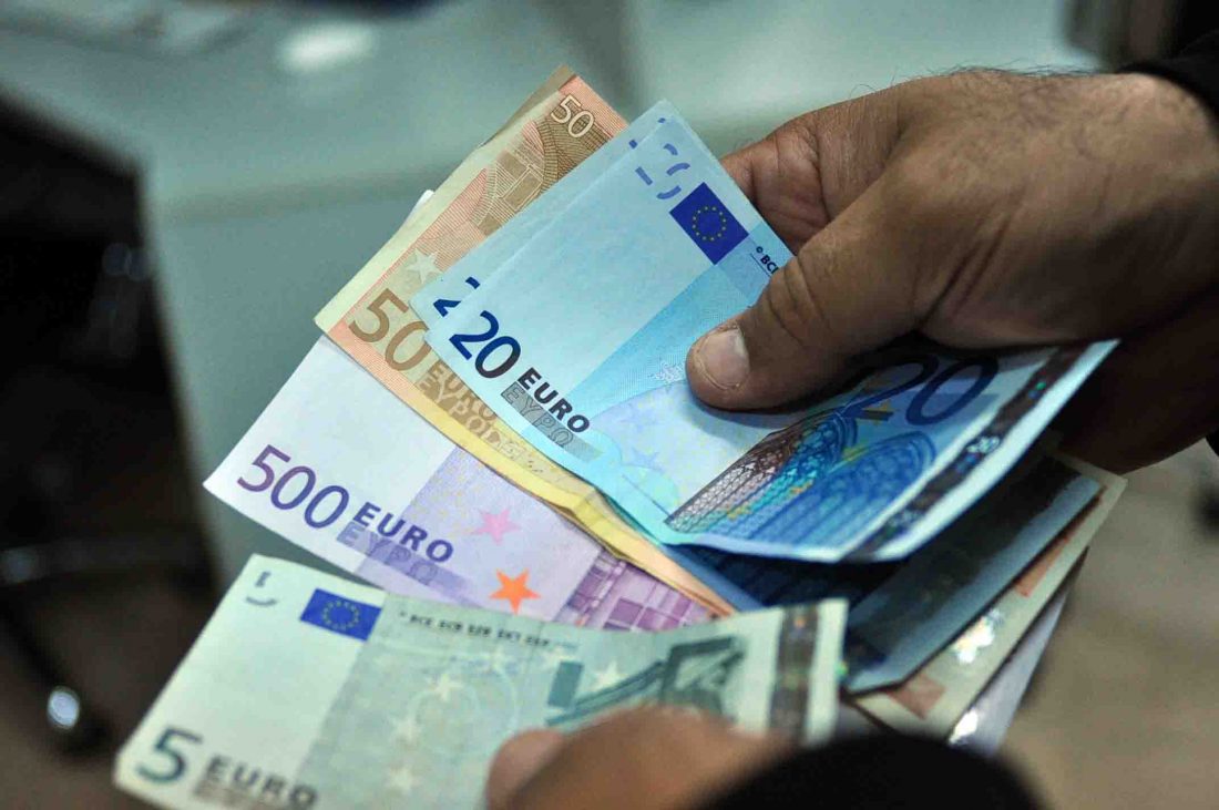 ارتفاع تحويلات المغاربة المقيمين بالخارج إلى المغرب