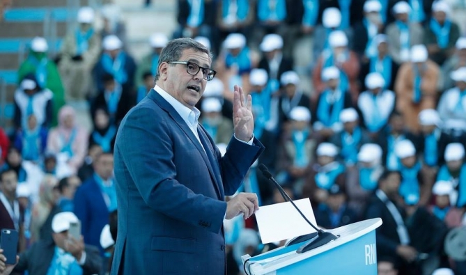 أخنوش يعد بلا ما لايملك ويستنجد بالمخططات الملكية الاجتماعية لإنجاح حملته الانتخابية والمؤسسة الملكية تدخل على الخط وتمنع وزراء الحكومة من الإعلام تفاديا للإحراج