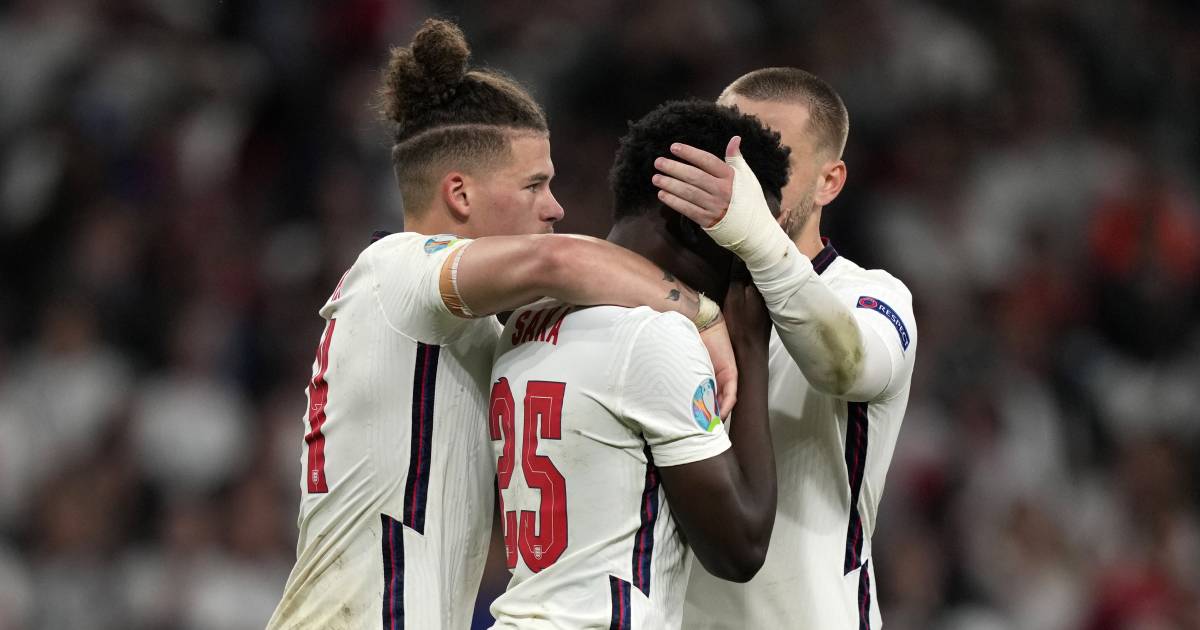 إساءة عنصرية من مشجعي انجلترا للاعبي المنتخب الانجليزي بعد إضاعتهم لركلات ترجيحية