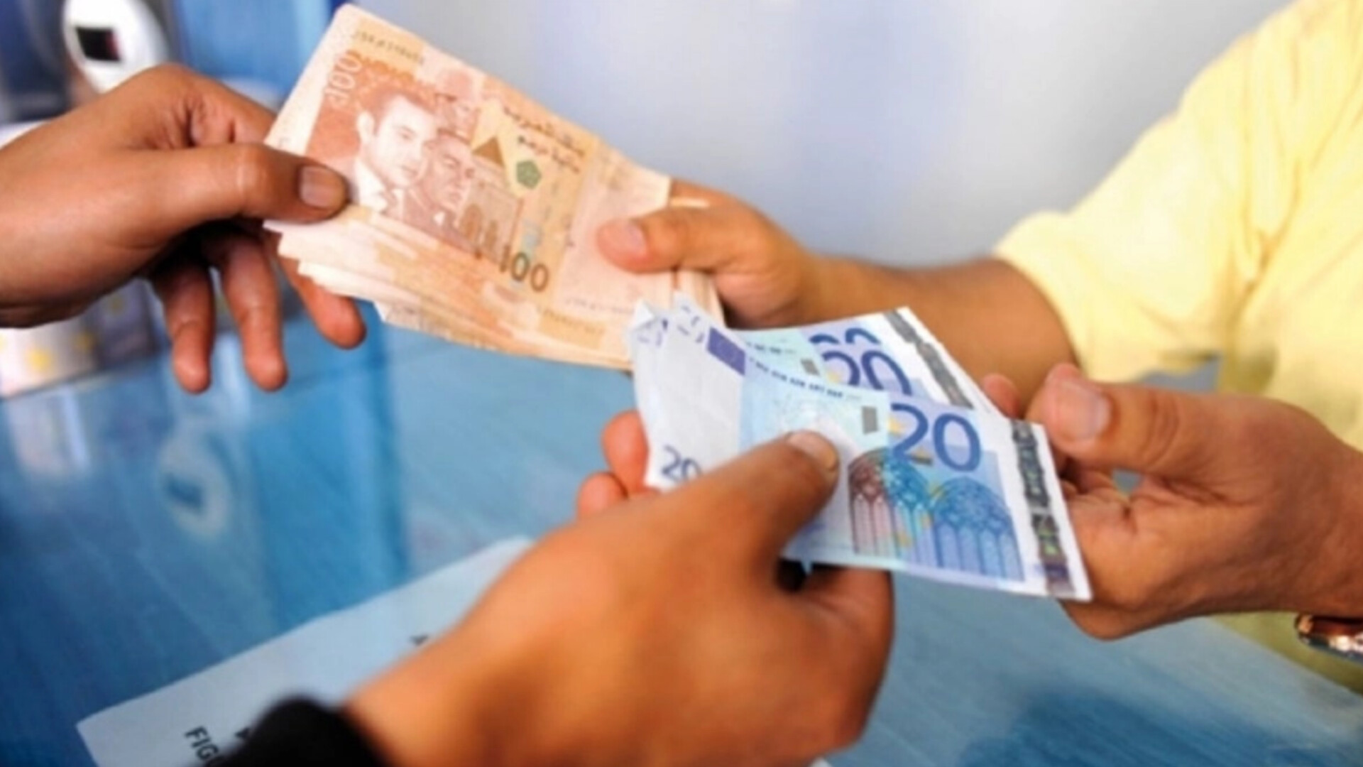 عاجل: خطأ في جوجل يخفض قيمة الدرهم مقابل الدولار الأمريكي