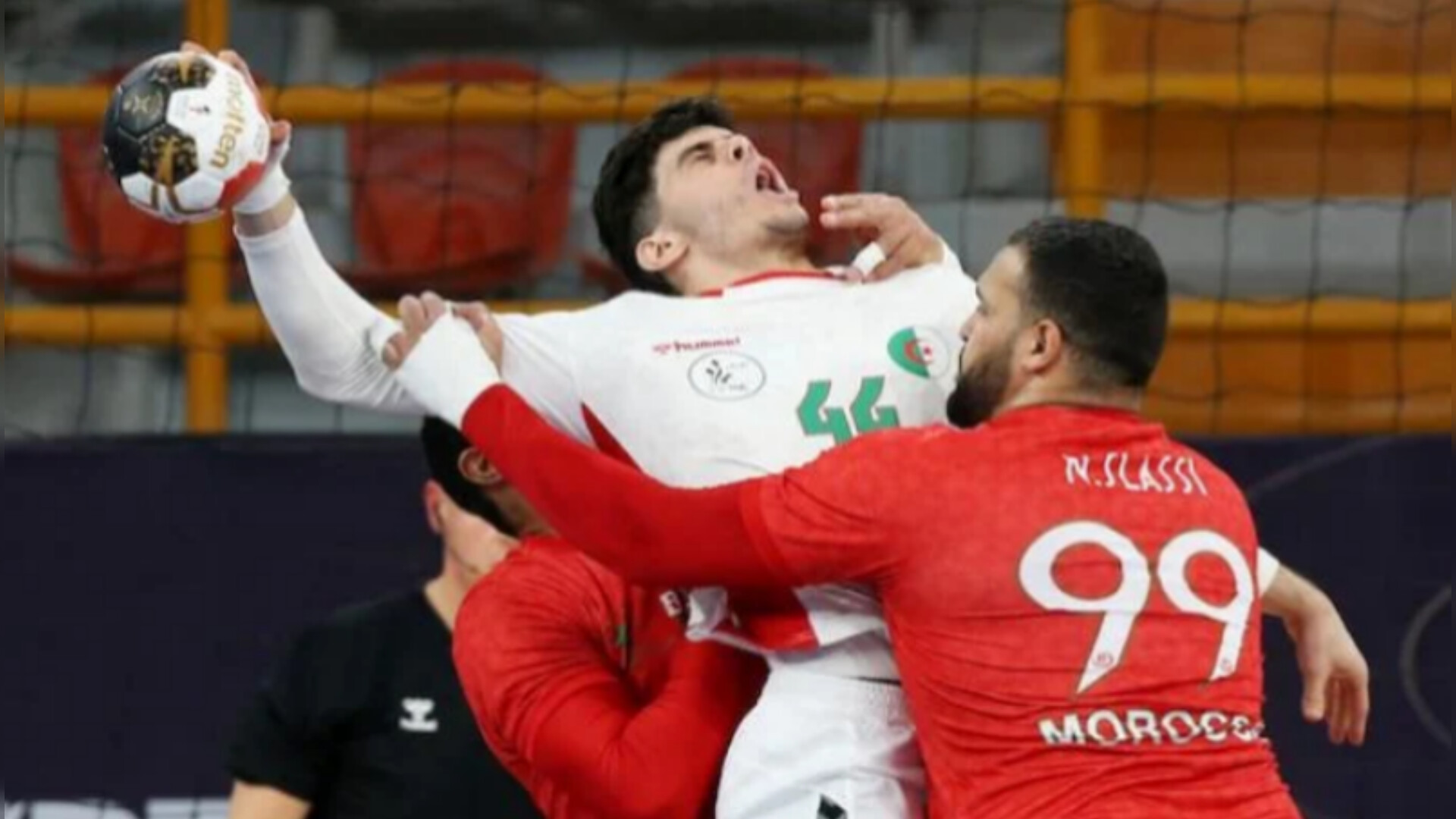 كأس الرئيس.. المنتخب المغربي يسحق غريمه الجزائري