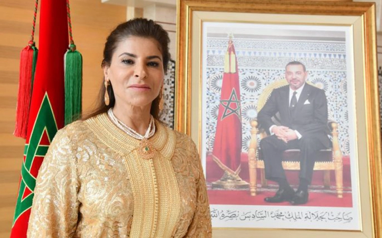 سميرة سيطايل تقدم أوراق اعتمادها لـ”إيمانويل ماكرون” كسفيرة فوق العادة