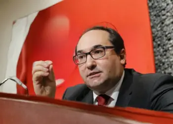تعيين أحمد لعوج وزيرا في حكومة بروكسل العاصمة بعد عامين من الجمود السياسي